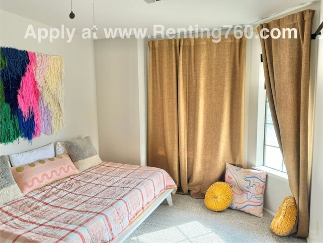 Building Photo - Charming 3 Bedroom 2 Bathroom Home In The Highly Desired Juniper Terrace Neighborhood!!