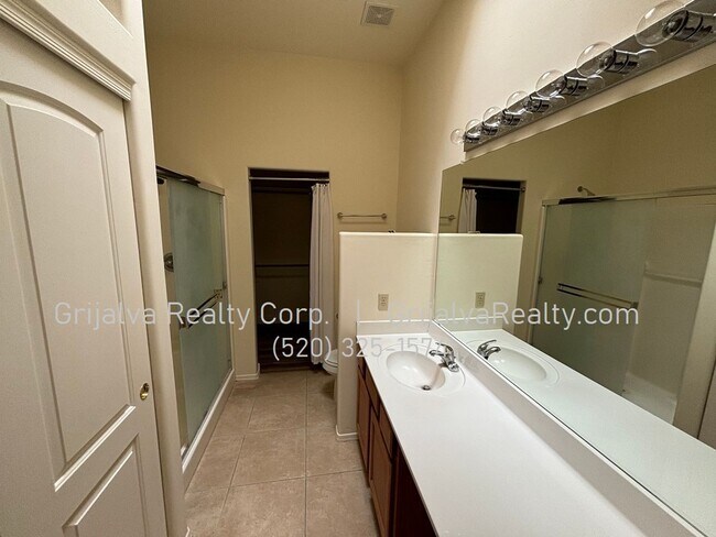 Building Photo - Beautiful 2 BD 2 BA House in the Springs in Green Valley - GVR Included!