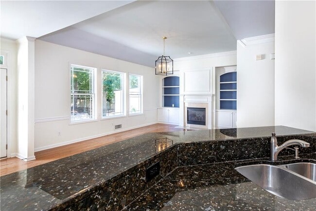 Building Photo - 5707 Community Ln