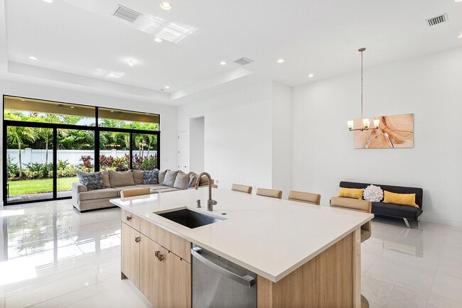 Building Photo - 8330 Essex Country Clb Dr