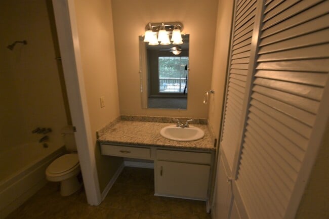 Building Photo - Gated Community!  2 bedroom, 2 bath Condo is excellent location off Jefferson Hwy