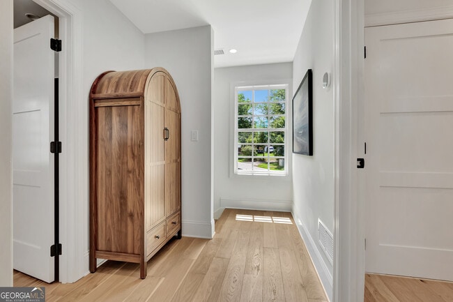 Building Photo - 11 Bourbon St