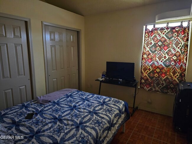 Building Photo - 1400 Cravens St