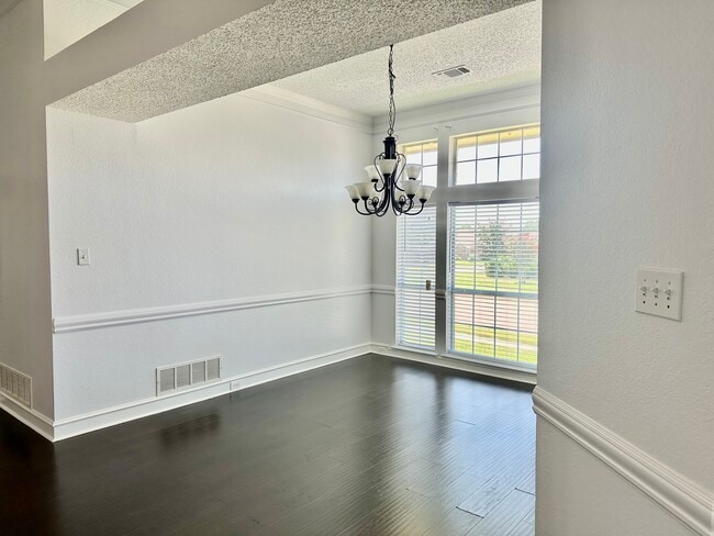 Building Photo - 1301 Royal Palm Ln