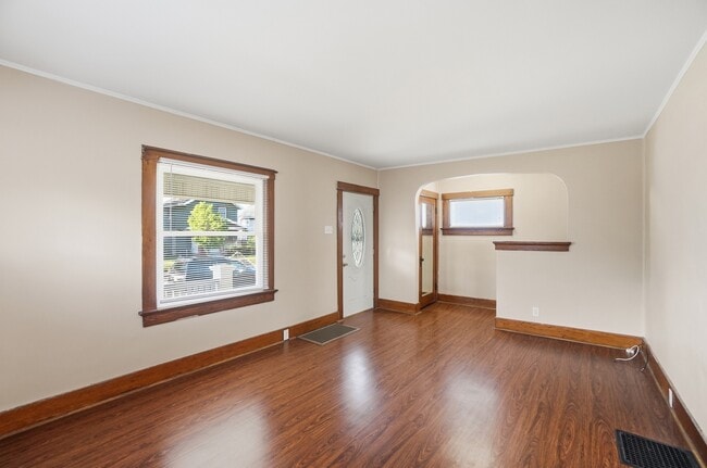 Building Photo - 1033 Forest Ave