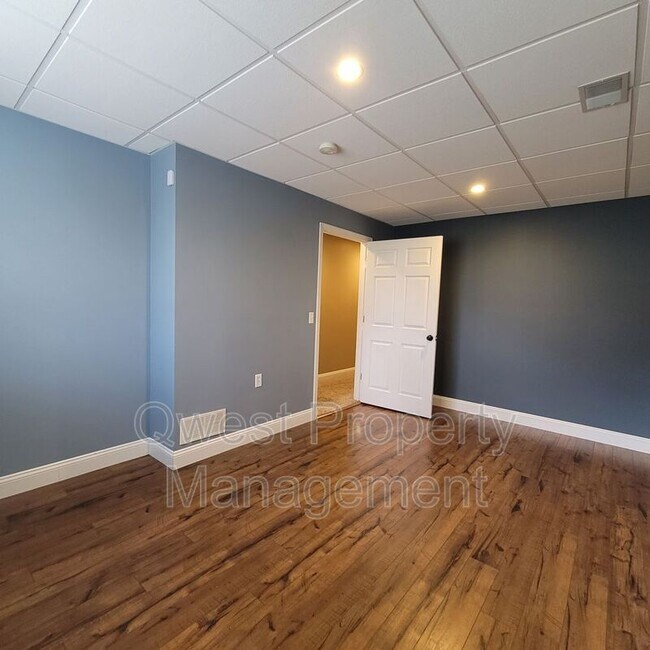 Building Photo - 79 River St