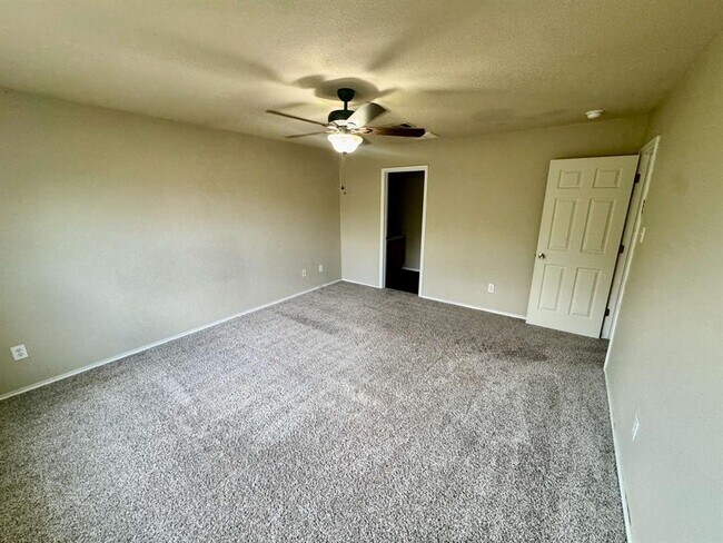Building Photo - 398 Paddington Dr