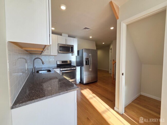 Building Photo - 120 Georges Rd