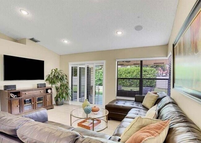 Building Photo - 10552 Santa Laguna Dr