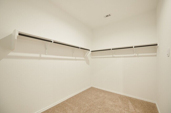 Building Photo - 16877 Short Pnes Dr