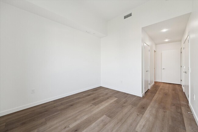 Building Photo - 1 Riva Row