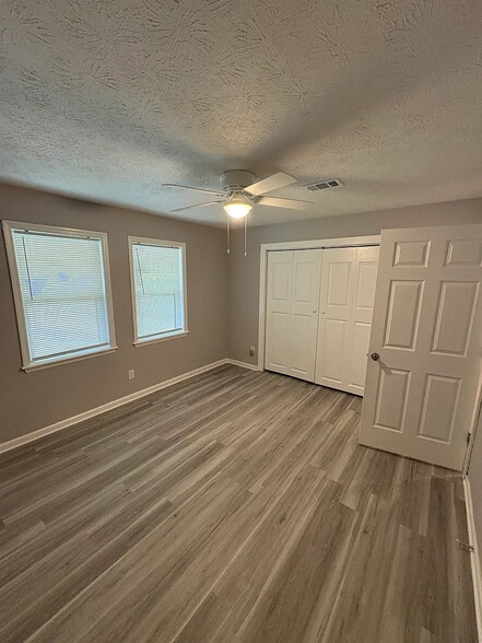 Building Photo - Room in Apartment on Pinedale Cir NW