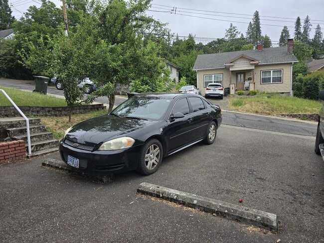 Building Photo - 1214 SE Overlook Ave