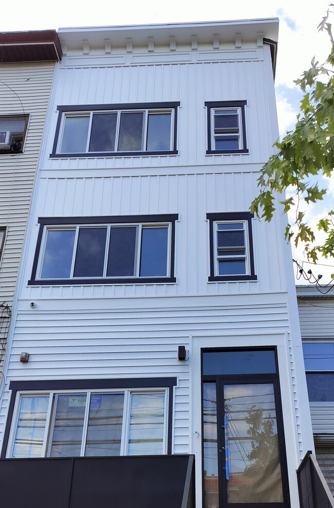 Building Photo - 233.5 Palisade Ave