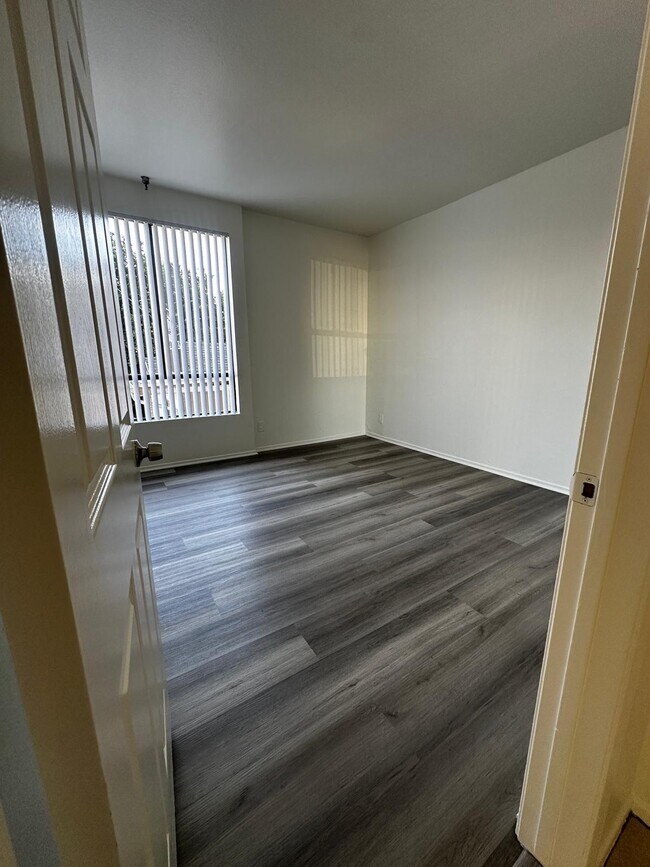 Building Photo - 4343 Whitsett Ave