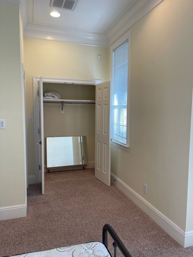 Building Photo - Avialable now!! 2 Bedroom, 2 Bath Cottage ...