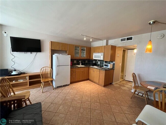 Building Photo - 4040 Galt Ocean Dr