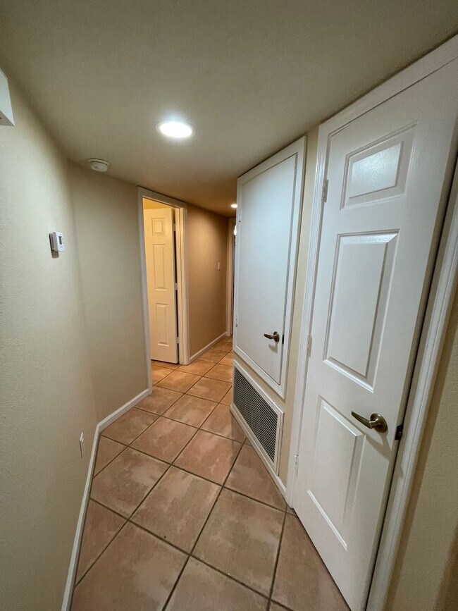 Building Photo - OFFERED FURNISHED OR UNFURNISHED - With view of the Yuma valley!