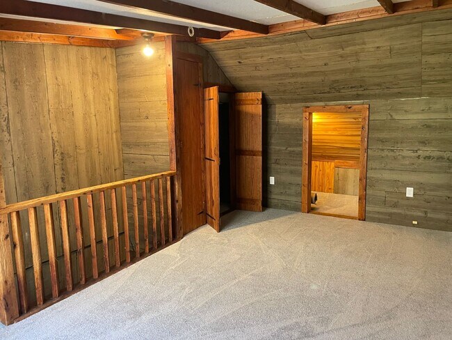 Building Photo - Private 4 Bedroom 1 Bathroom Townhome in East Hempfield Township!