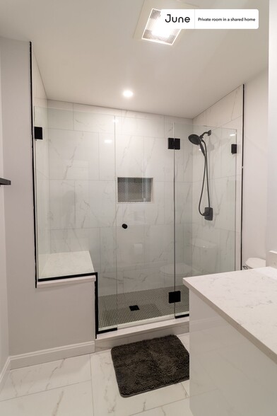Building Photo - Room in Shared 3 bed/2 bath home
