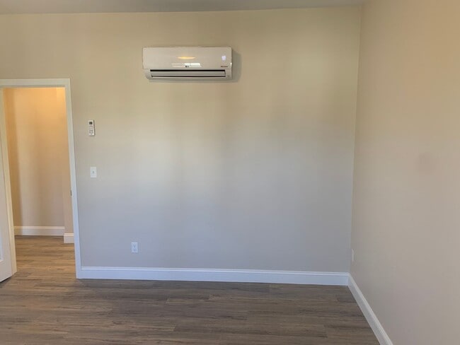 Building Photo - 129 Kenoza Ave