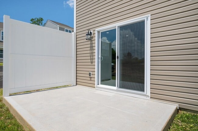 Building Photo - 455 Skylar Dr