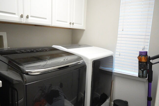 Building Photo - 8716 Terracina Lake Dr