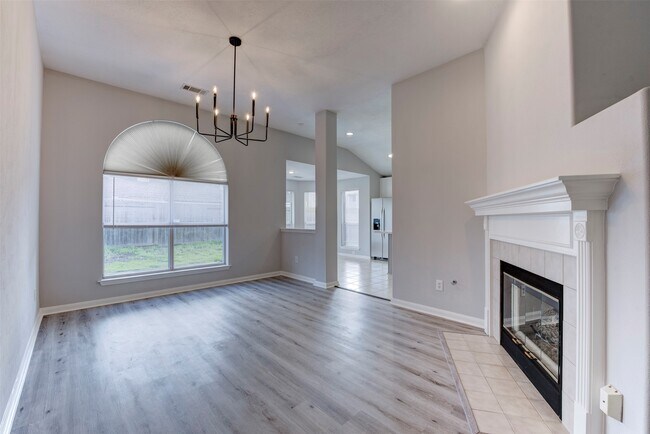 Building Photo - 9026 Eaglecove Dr