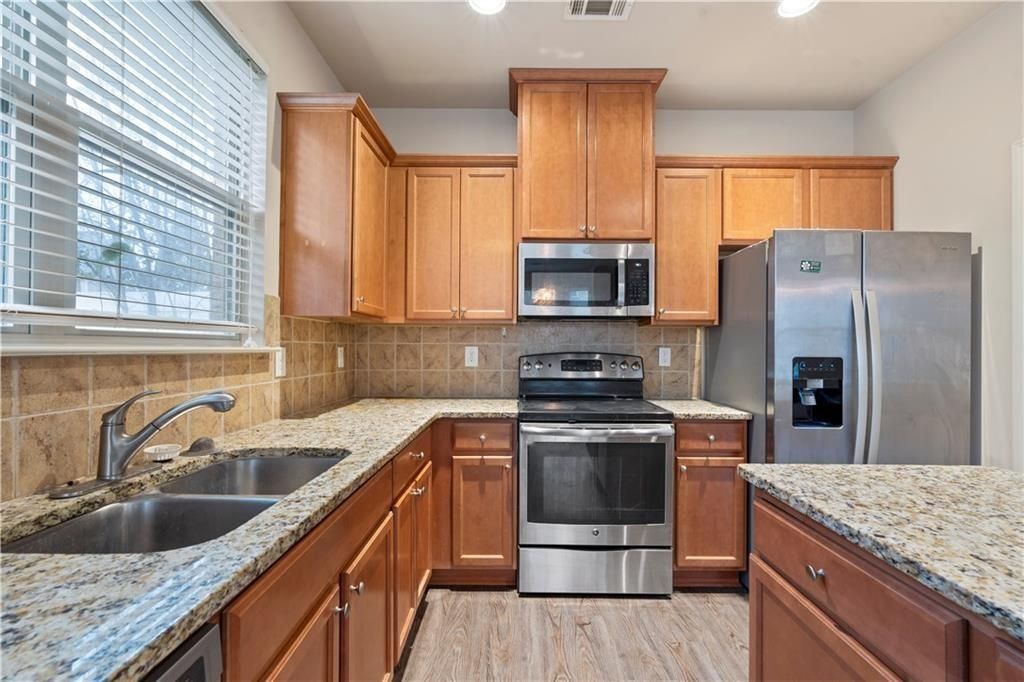 Building Photo - 3879 Brockenhurst Dr