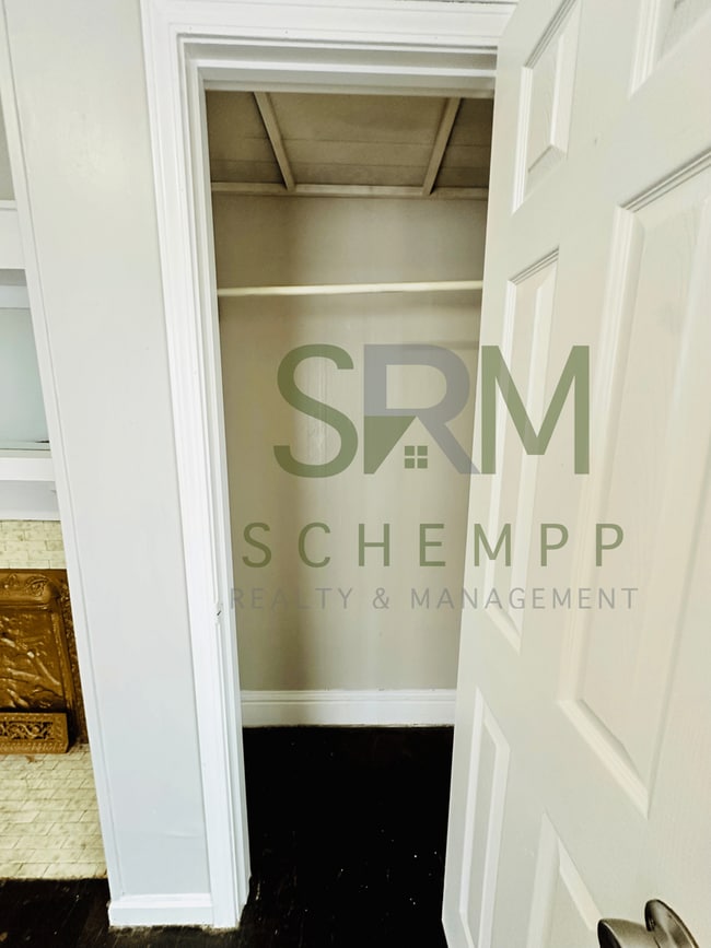 Building Photo - Charming 2-3 Bedroom House off Taylor Blvd! Section 8 accepted