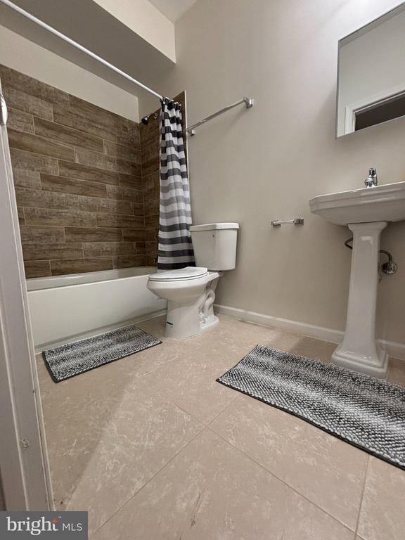 Building Photo - 6005 Eads St NE