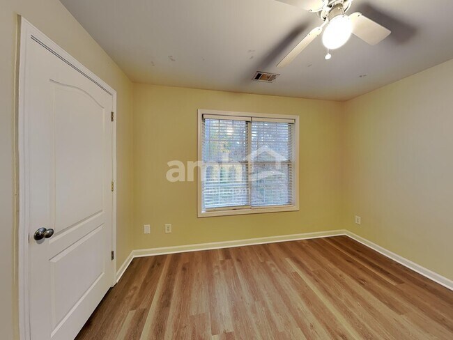 Building Photo - 1054 Falls Brooke Dr