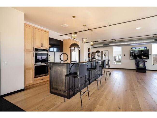 Building Photo - 28 7th St NE