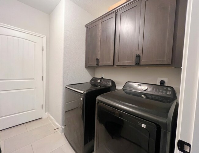 Building Photo - AVAILABLE NOW; APPLY AT OUR WEBSITE TODAY!!