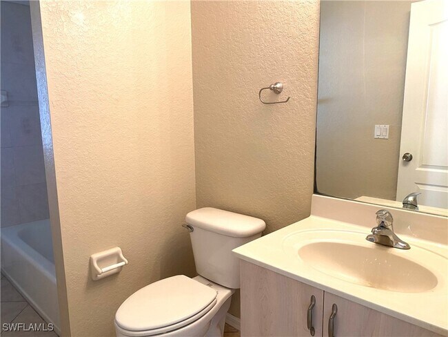 Building Photo - 1733 SW 40th Terrace