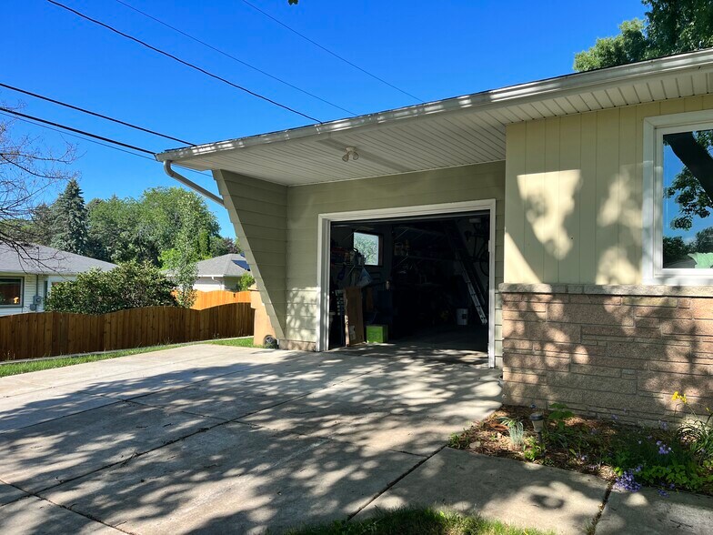 Building Photo - 5604 Alder Rd