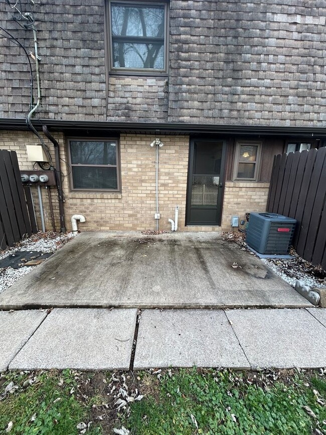 Building Photo - Modern Charm: 2 BR Home with Finished Basement, Pet Friendly, Assigned Parking, and Prime Location!