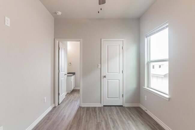 Building Photo - 206 Peruna Dr