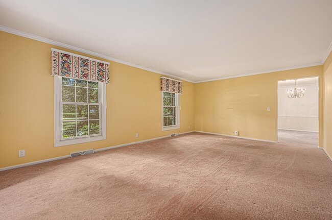 Building Photo - 3310 Lake Dr