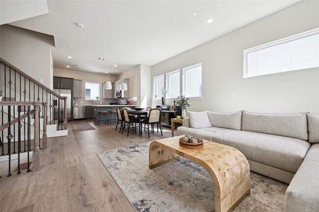 Primary Photo - 137 Eastwood St