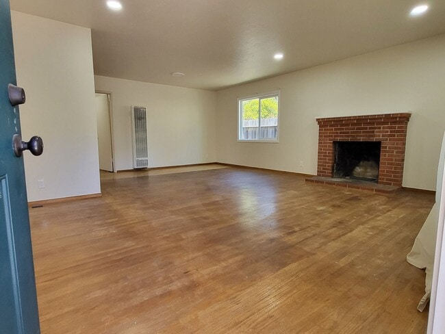 Building Photo - Single Story Home Located in the hills of ...