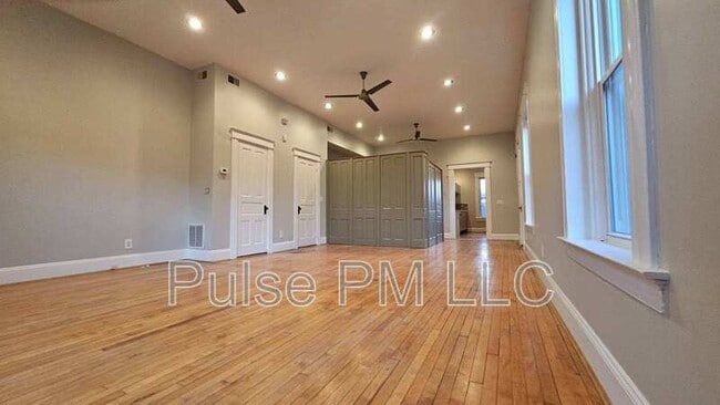 Building Photo - 1604 Greenup St