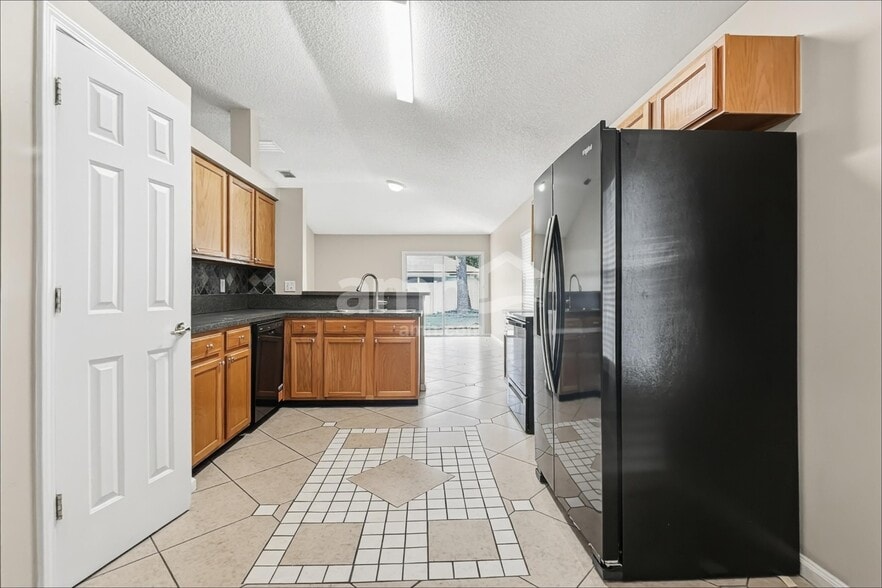 Building Photo - 9261 Redtail Dr