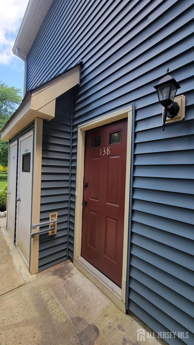 Building Photo - 138 Longfield Ct