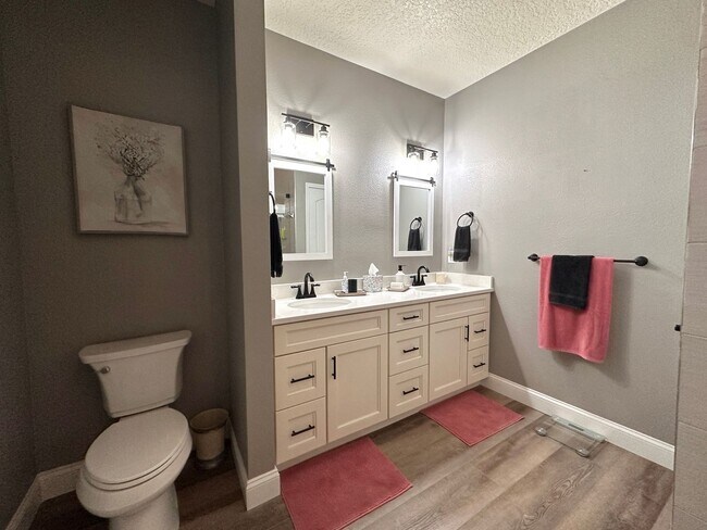 Building Photo - 45 Riverview Bend S