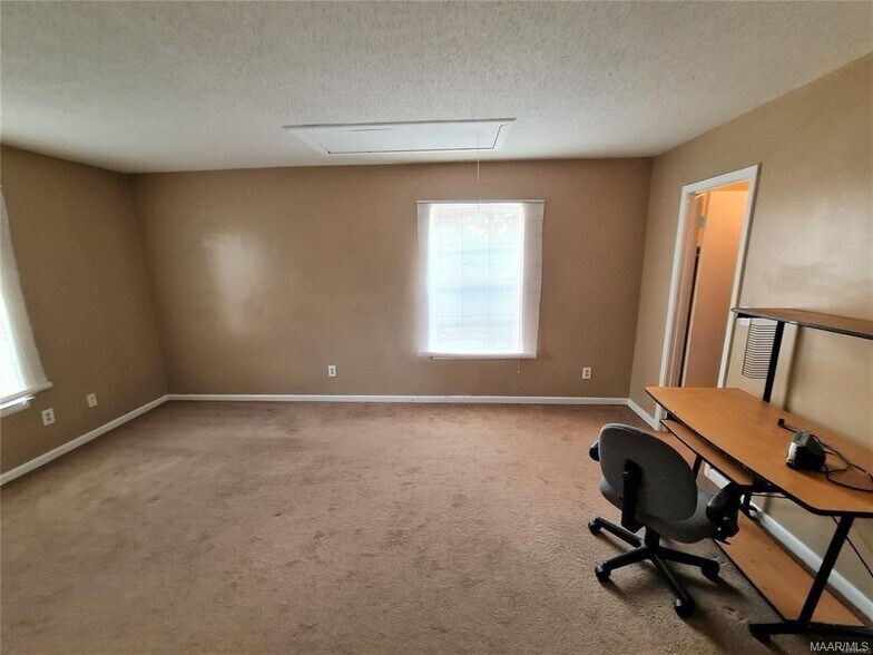 Building Photo - 1625 E Trinity Blvd