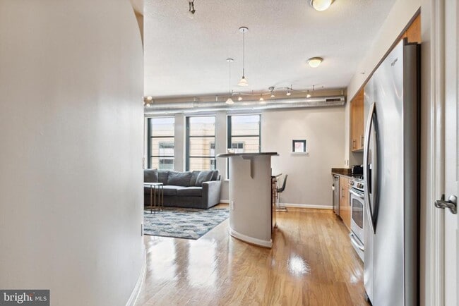 Building Photo - 1390 Kenyon St NW