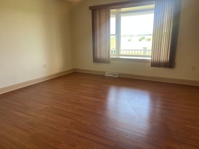 Building Photo - Now Leasing – Beautiful Well Maintained 3-...