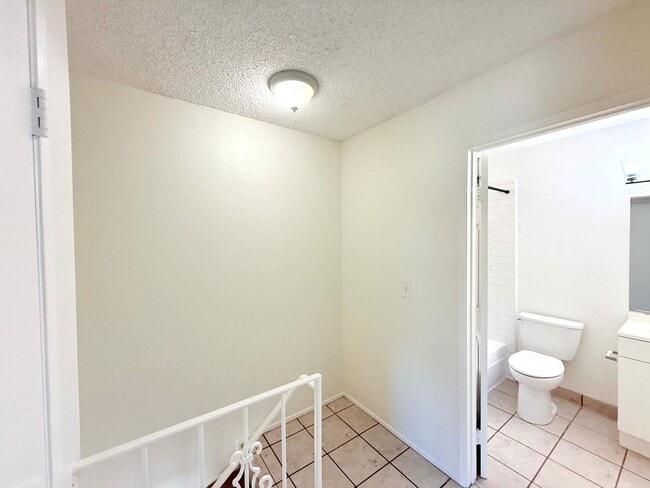 Building Photo - Fantastic Renovated 2 story - 2 bed + 1 ba...