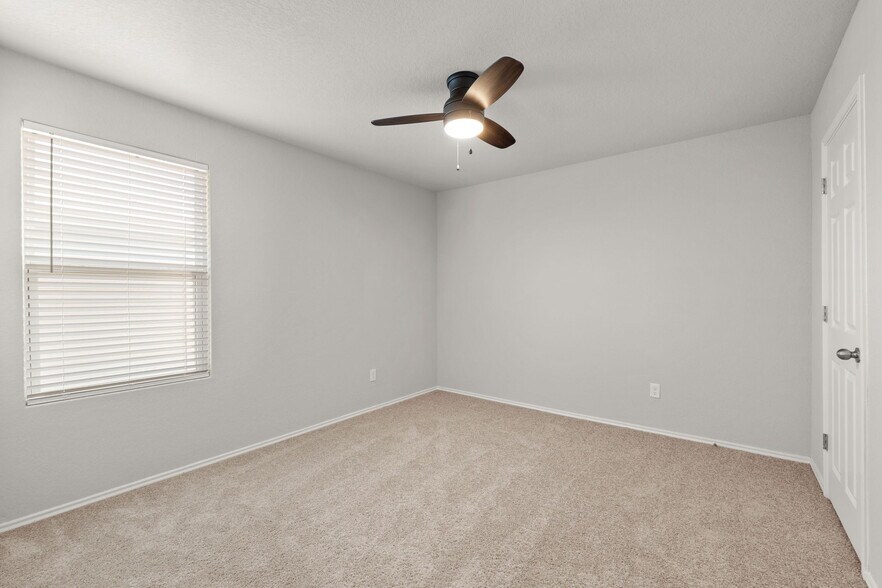 Building Photo - 3452 Redbud Grv